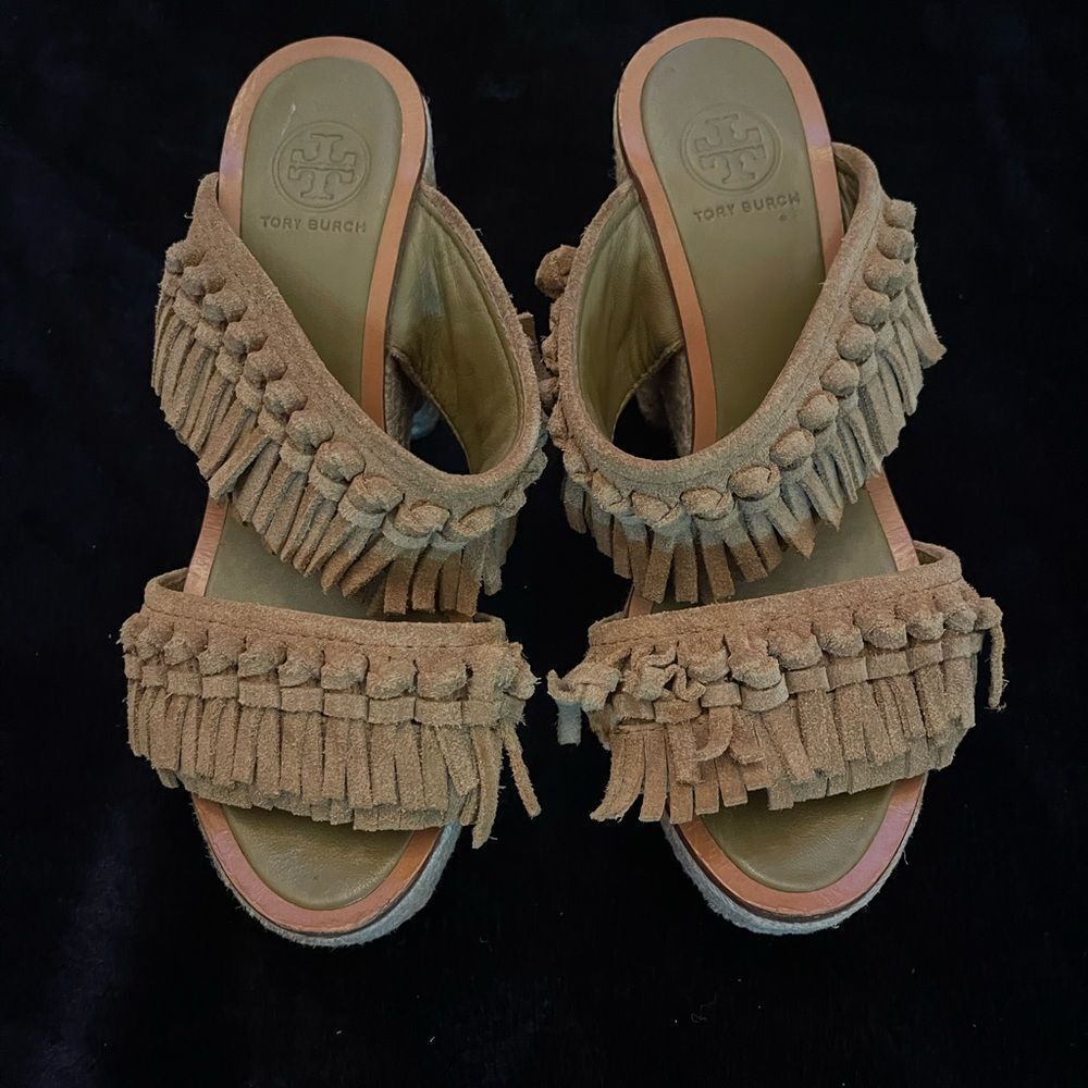 Tory Burch Fria tan knotted fringe suede slip‎ on heeled sandals, size 6 1/2